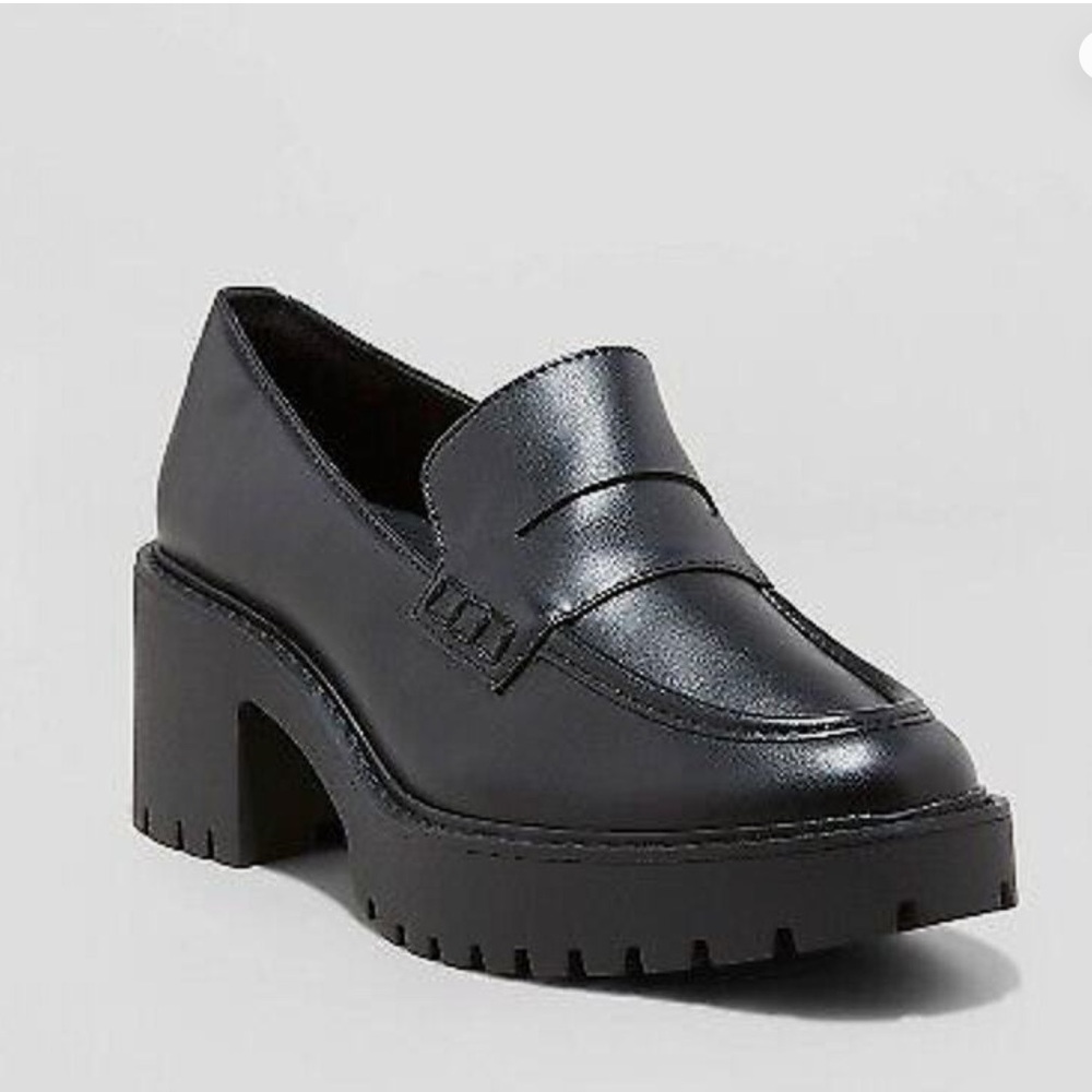 EUC black universal thread size 9 Maisy Loafers. Never worn.